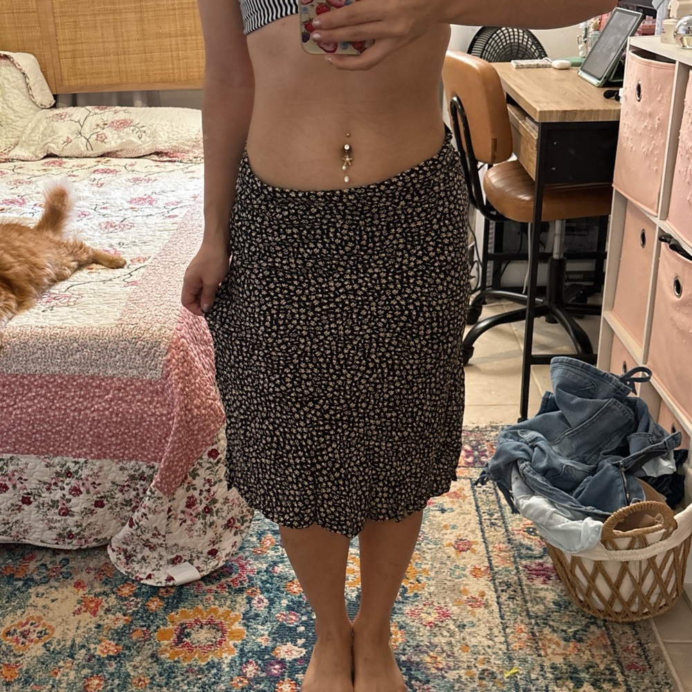 Black and Cream Knee-Length Pencil Skirt
